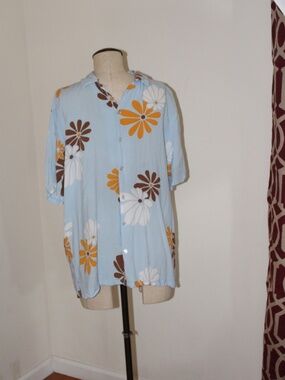 No Boundaries, Light Blue Floral Short-Sleeve Button-Up Shirt